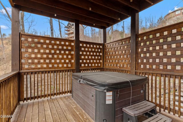 932 Chestnut Drive, Gatlinburg, TN 37738