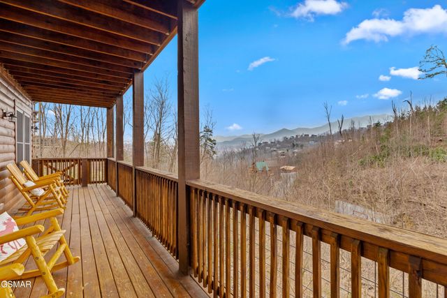 932 Chestnut Drive, Gatlinburg, TN 37738