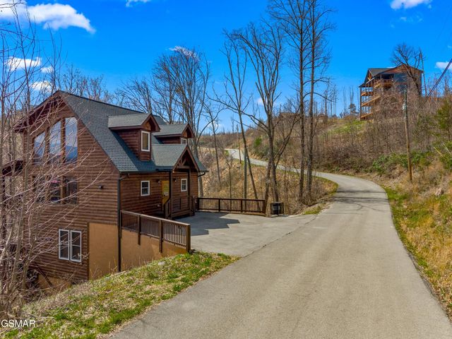932 Chestnut Drive, Gatlinburg, TN 37738