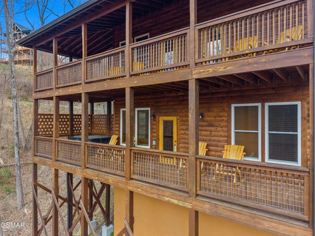 932 Chestnut Drive, Gatlinburg, TN 37738