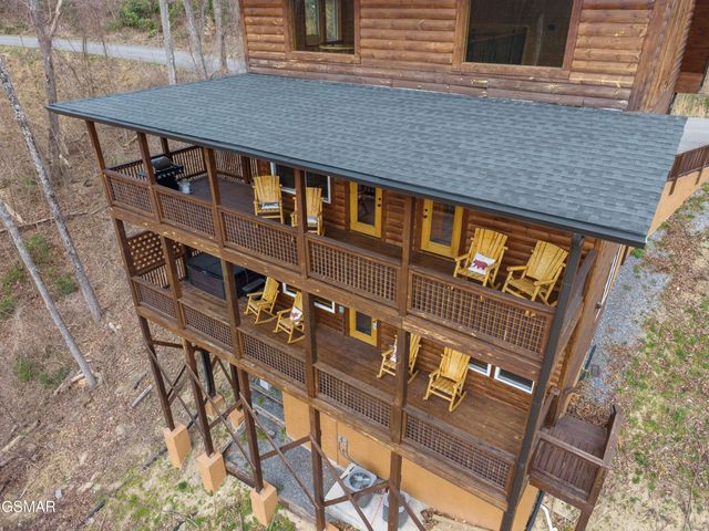 932 Chestnut Drive, Gatlinburg, TN 37738