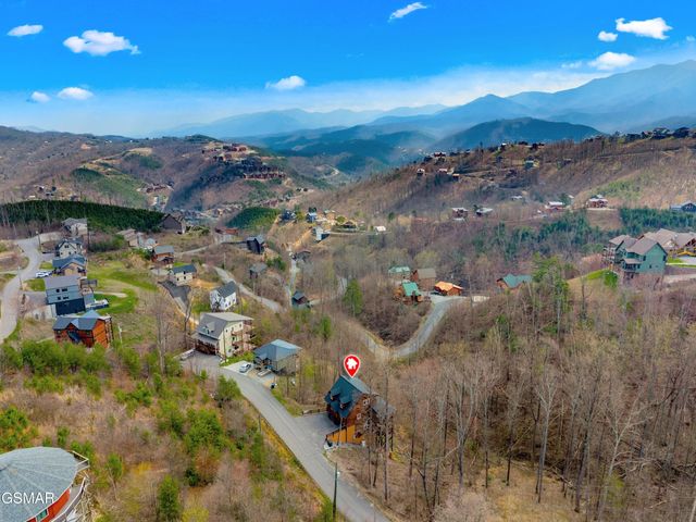 932 Chestnut Drive, Gatlinburg, TN 37738