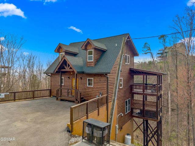 932 Chestnut Drive, Gatlinburg, TN 37738