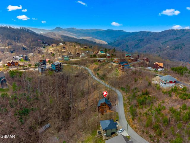 932 Chestnut Drive, Gatlinburg, TN 37738
