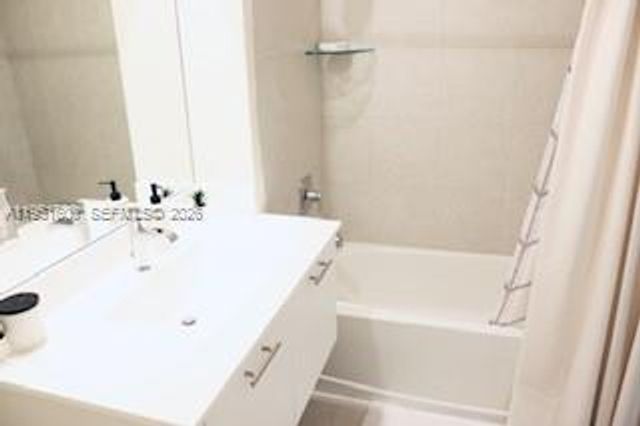 10270 NW 66th St 303, Doral, FL 33178