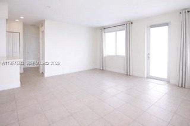 10270 NW 66th St 303, Doral, FL 33178