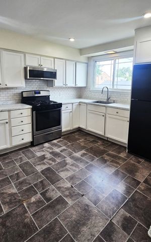 5200 S Lorel Avenue 1, Chicago, IL 60638