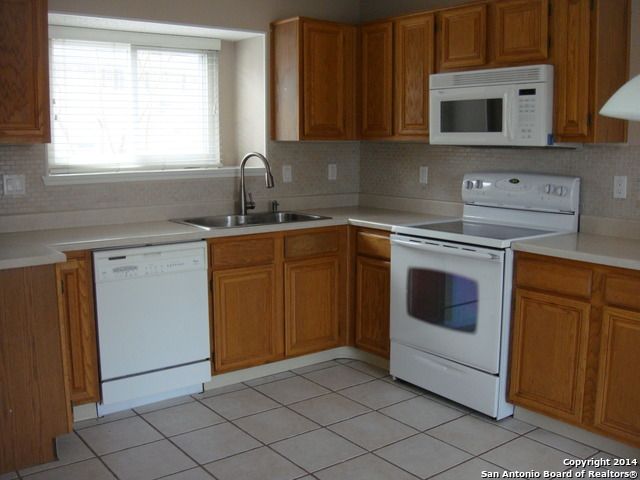 972 HEDGESTONE DR, San Antonio, TX 78258
