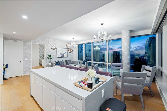877 Francisco St 4111, Los Angeles, CA 90017