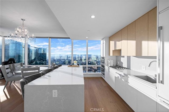 877 Francisco St 4111, Los Angeles, CA 90017