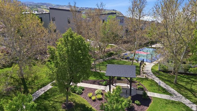 140 N BAMBERGER RD, North Salt Lake, UT 84054