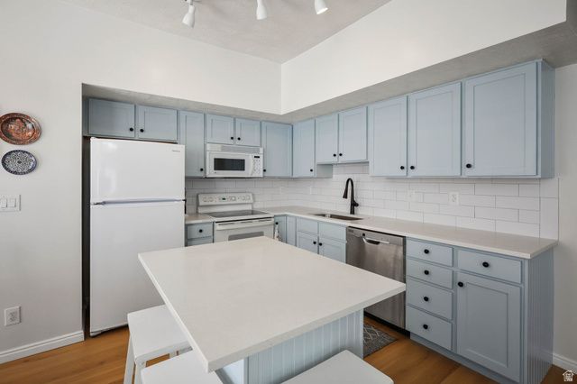 140 N BAMBERGER RD, North Salt Lake, UT 84054