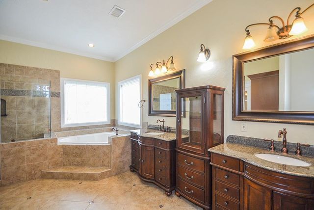 2326 Walnut Bend Lane, Houston, TX 77042