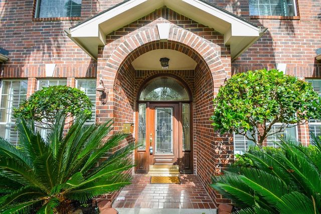 2326 Walnut Bend Lane, Houston, TX 77042