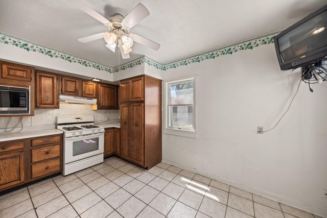 1804 Burlington Beach Road, Valparaiso, IN 46383