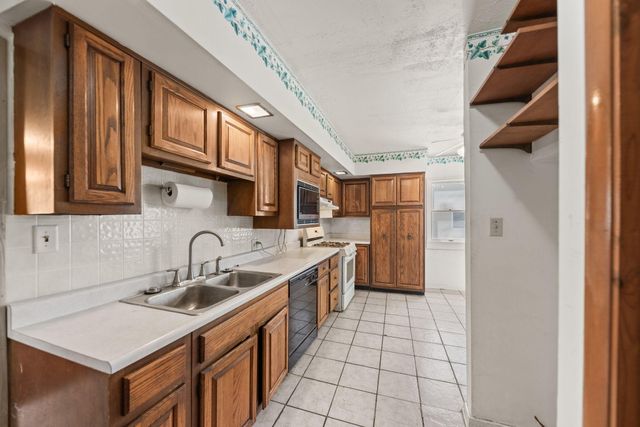 1804 Burlington Beach Road, Valparaiso, IN 46383