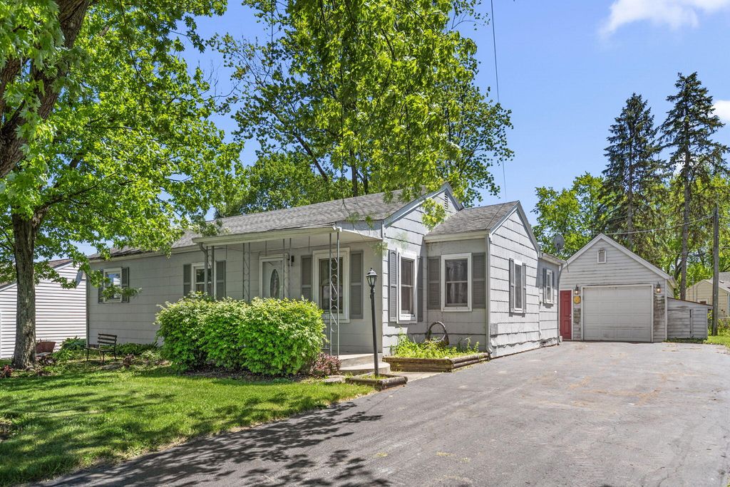 1804 Burlington Beach Road, Valparaiso, IN 46383