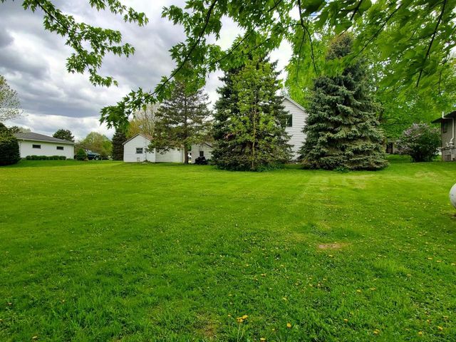 110 Forest Street, Fox Lake, WI 53933