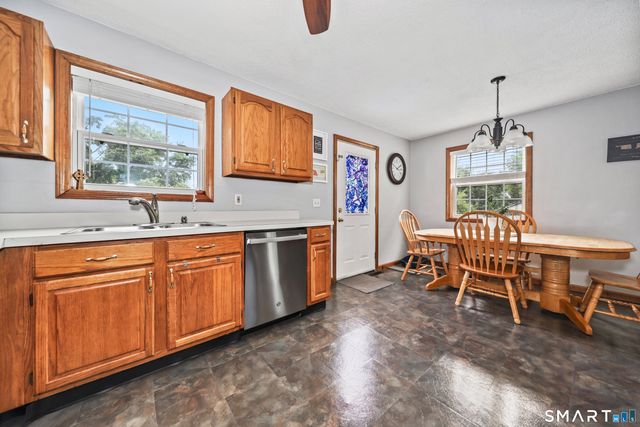 33 Red Robin Road, Naugatuck, CT 06770