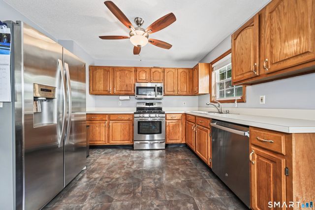 33 Red Robin Road, Naugatuck, CT 06770