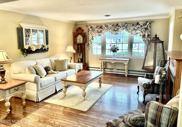 7 Bedford Court, Toms River, NJ 08757