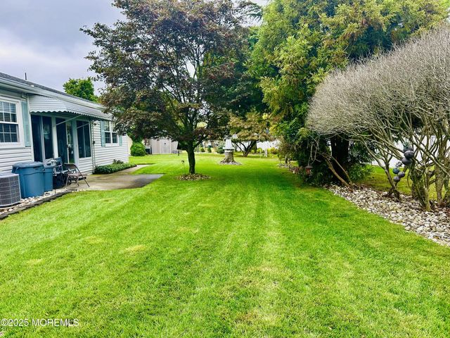 7 Bedford Court, Toms River, NJ 08757