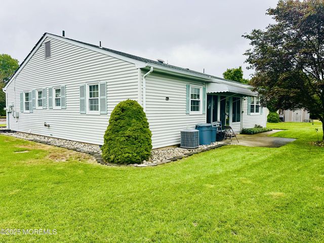 7 Bedford Court, Toms River, NJ 08757