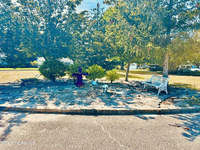 7 Bedford Court, Toms River, NJ 08757