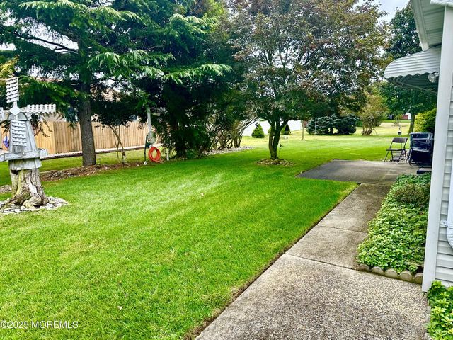 7 Bedford Court, Toms River, NJ 08757