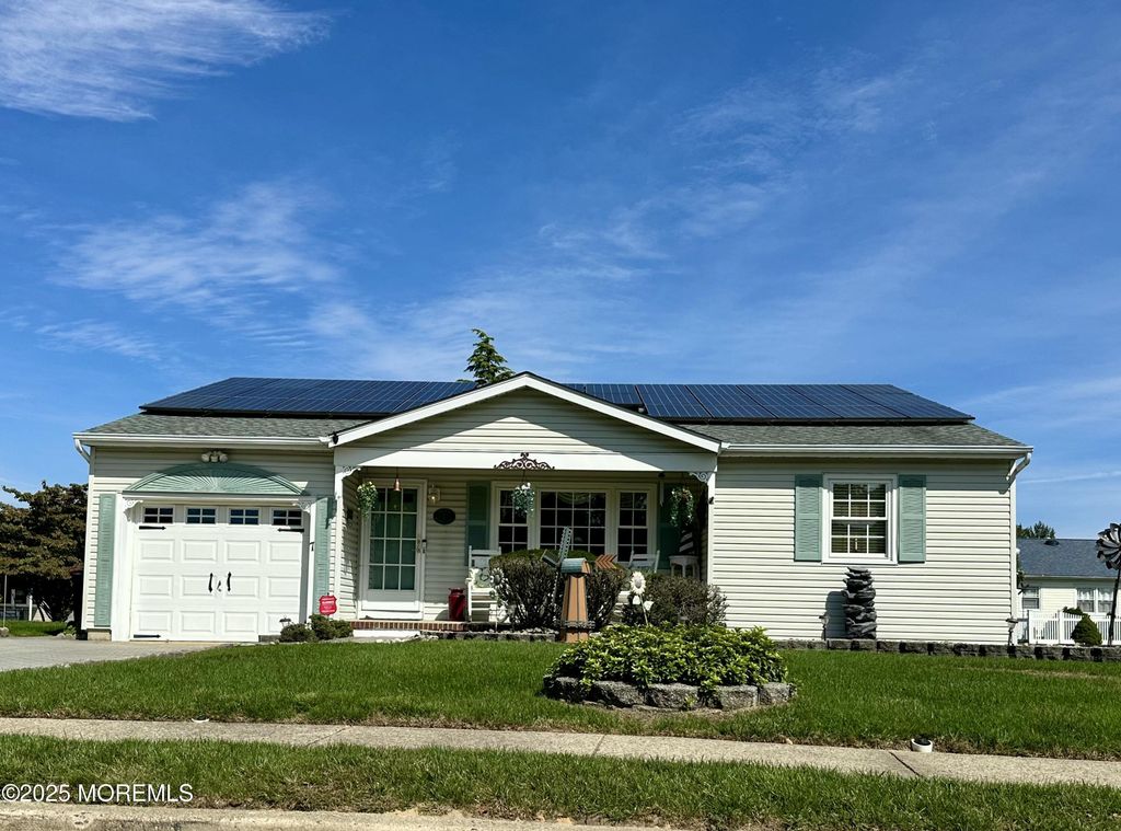 7 Bedford Court, Toms River, NJ 08757