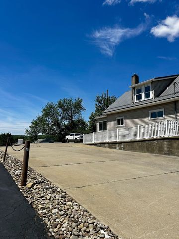 2025 Freeport ROAD, Arnold, PA 15068