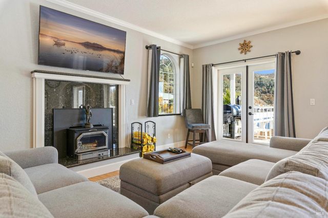 11115 Lakeshore Dr, Clearlake, CA 95424