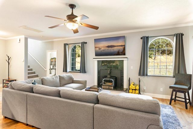 11115 Lakeshore Dr, Clearlake, CA 95424