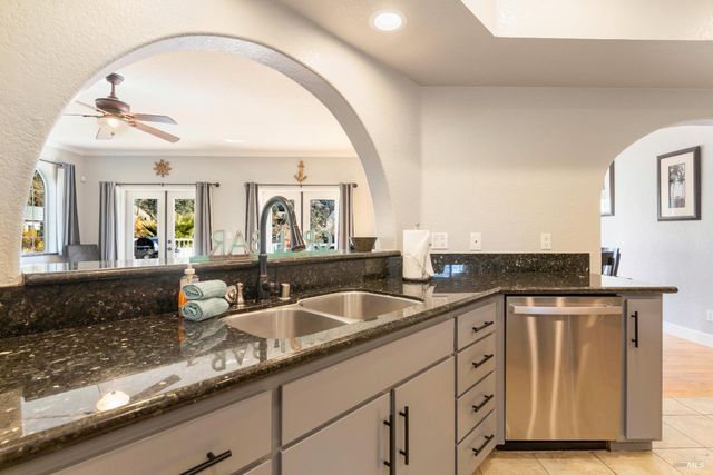 11115 Lakeshore Dr, Clearlake, CA 95424