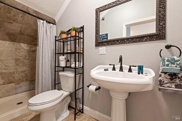 11115 Lakeshore Dr, Clearlake, CA 95424