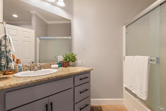 11115 Lakeshore Dr, Clearlake, CA 95424