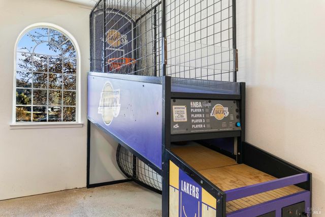 11115 Lakeshore Dr, Clearlake, CA 95424