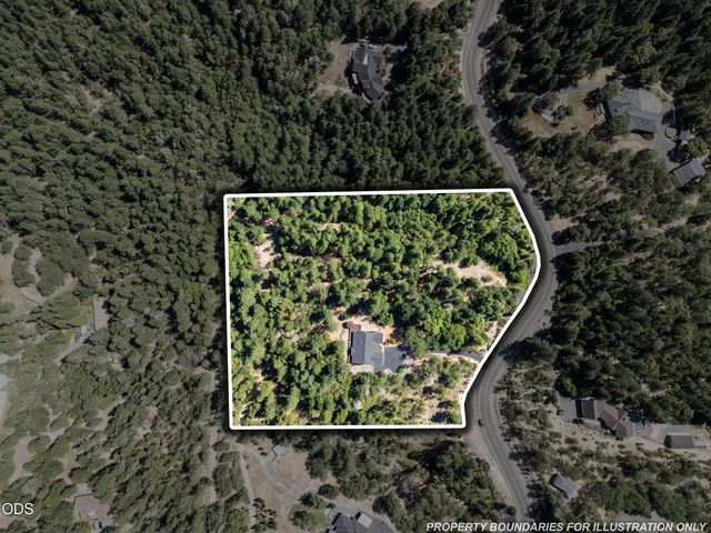 1281 N Pinnon Road, Grants Pass, OR 97526
