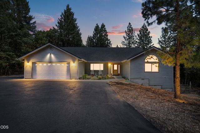 1281 N Pinnon Road, Grants Pass, OR 97526