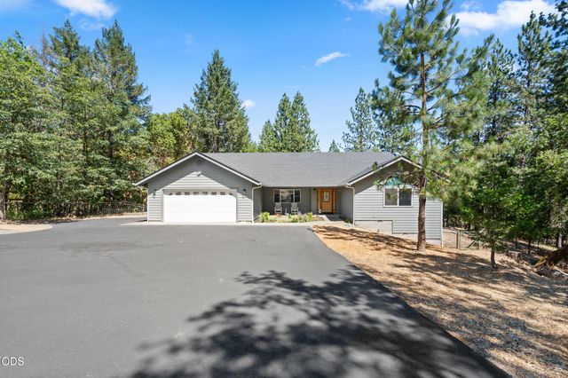 1281 N Pinnon Road, Grants Pass, OR 97526