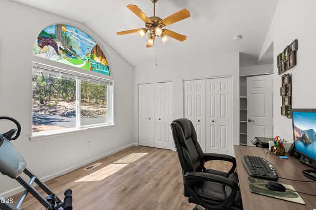1281 N Pinnon Road, Grants Pass, OR 97526