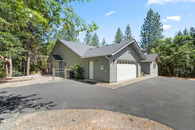 1281 N Pinnon Road, Grants Pass, OR 97526