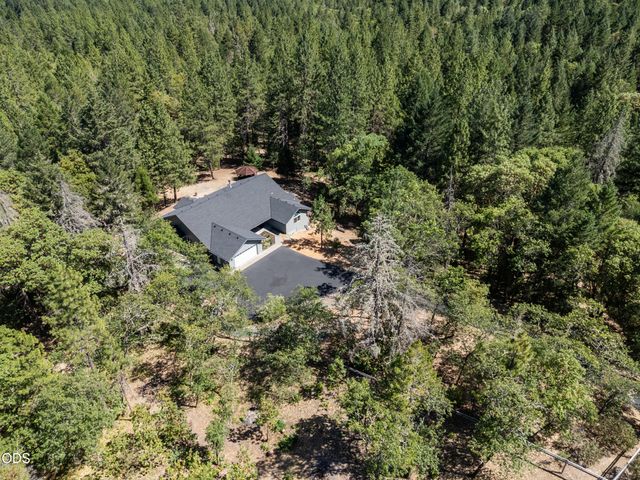1281 N Pinnon Road, Grants Pass, OR 97526