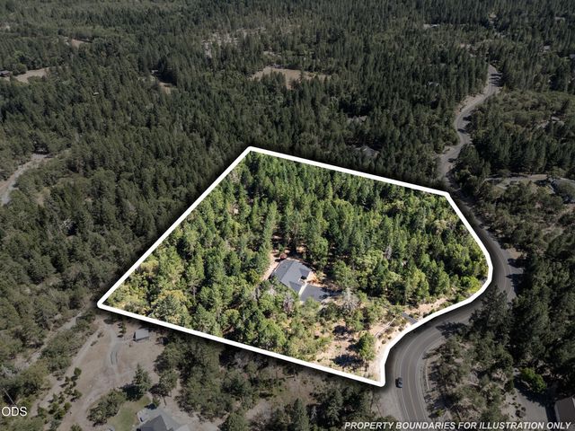 1281 N Pinnon Road, Grants Pass, OR 97526