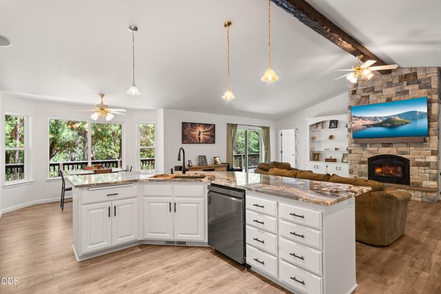 1281 N Pinnon Road, Grants Pass, OR 97526