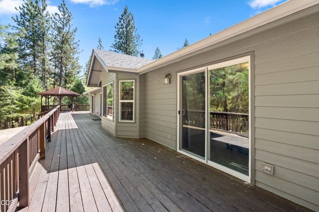 1281 N Pinnon Road, Grants Pass, OR 97526