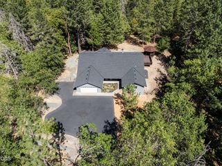 1281 N Pinnon Road, Grants Pass, OR 97526