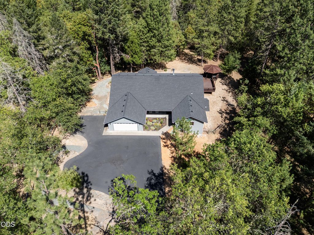 1281 N Pinnon Road, Grants Pass, OR 97526
