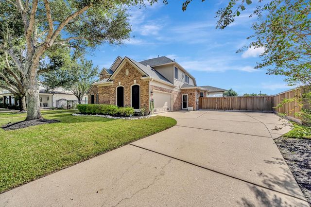 2847 Everett Drive, Friendswood, TX 77546