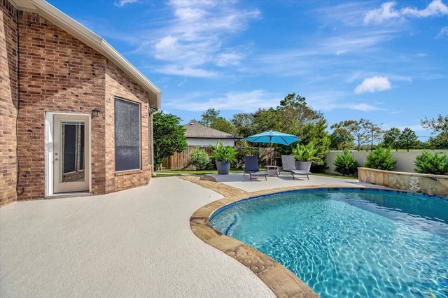 2847 Everett Drive, Friendswood, TX 77546